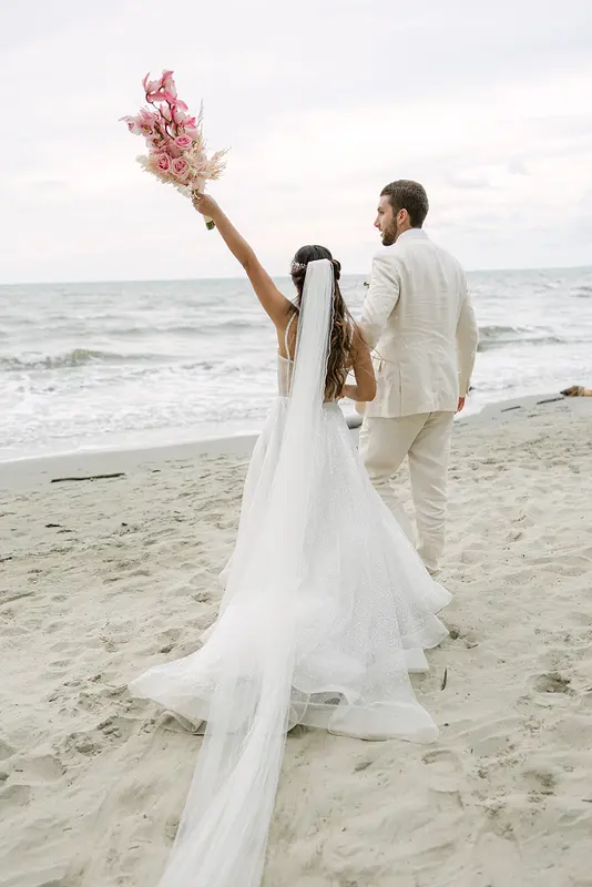 Novios en la playa