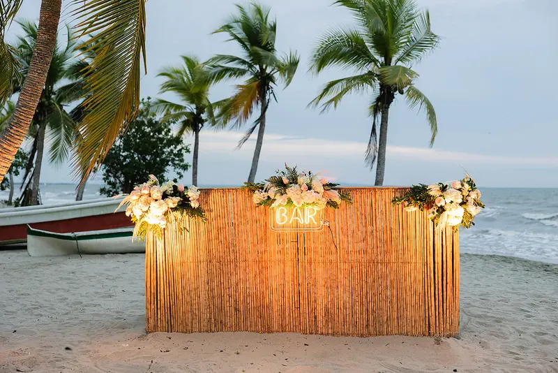 Bar frente al mar