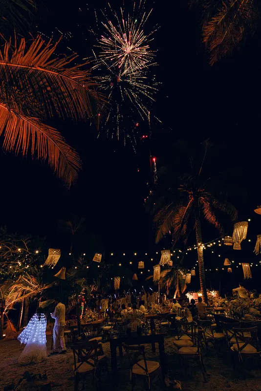 Fuegos artificiales sobre la celebración
